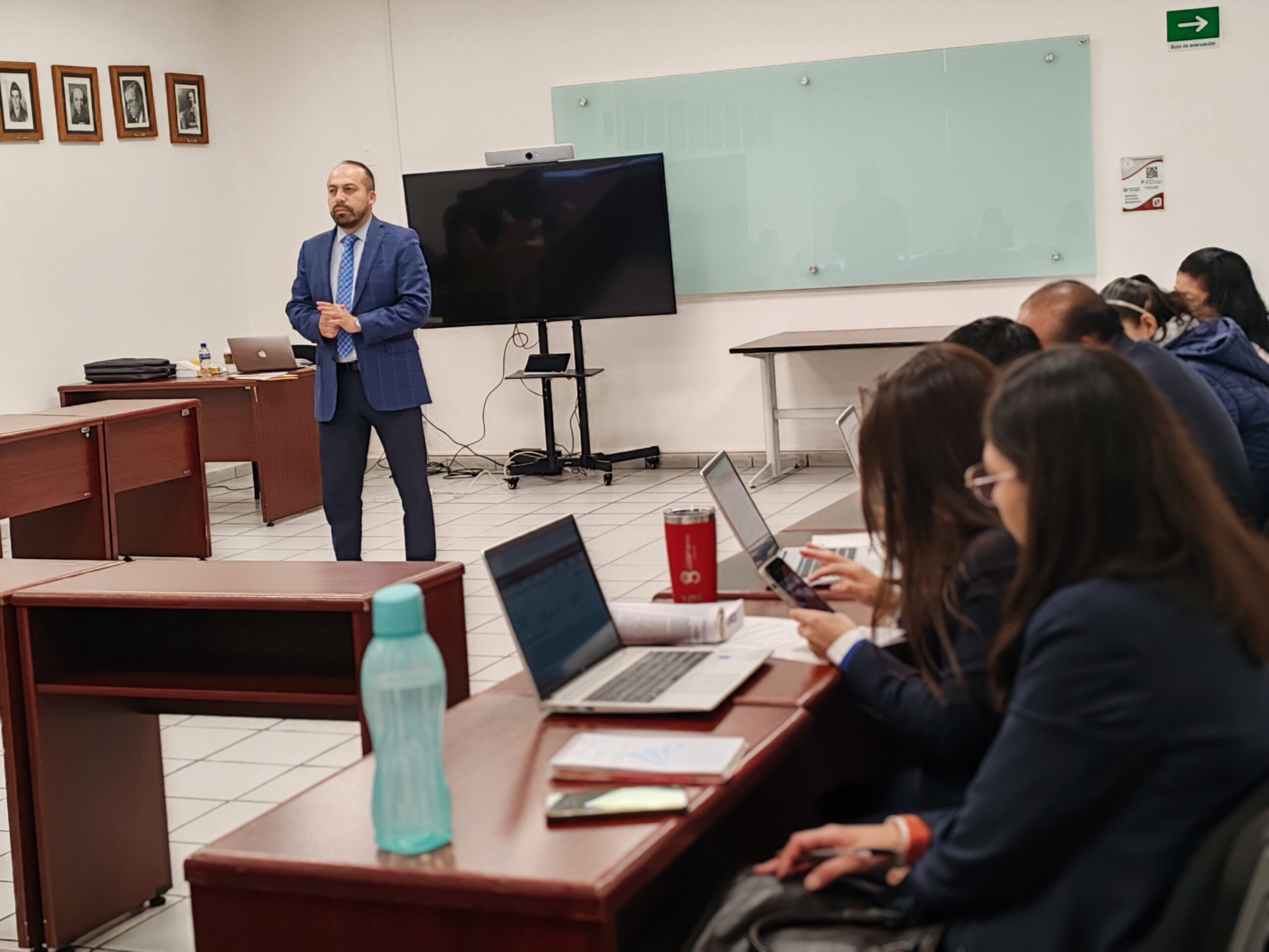 Magistrado Edwin Cruz — Capacitación al equipo jurídico