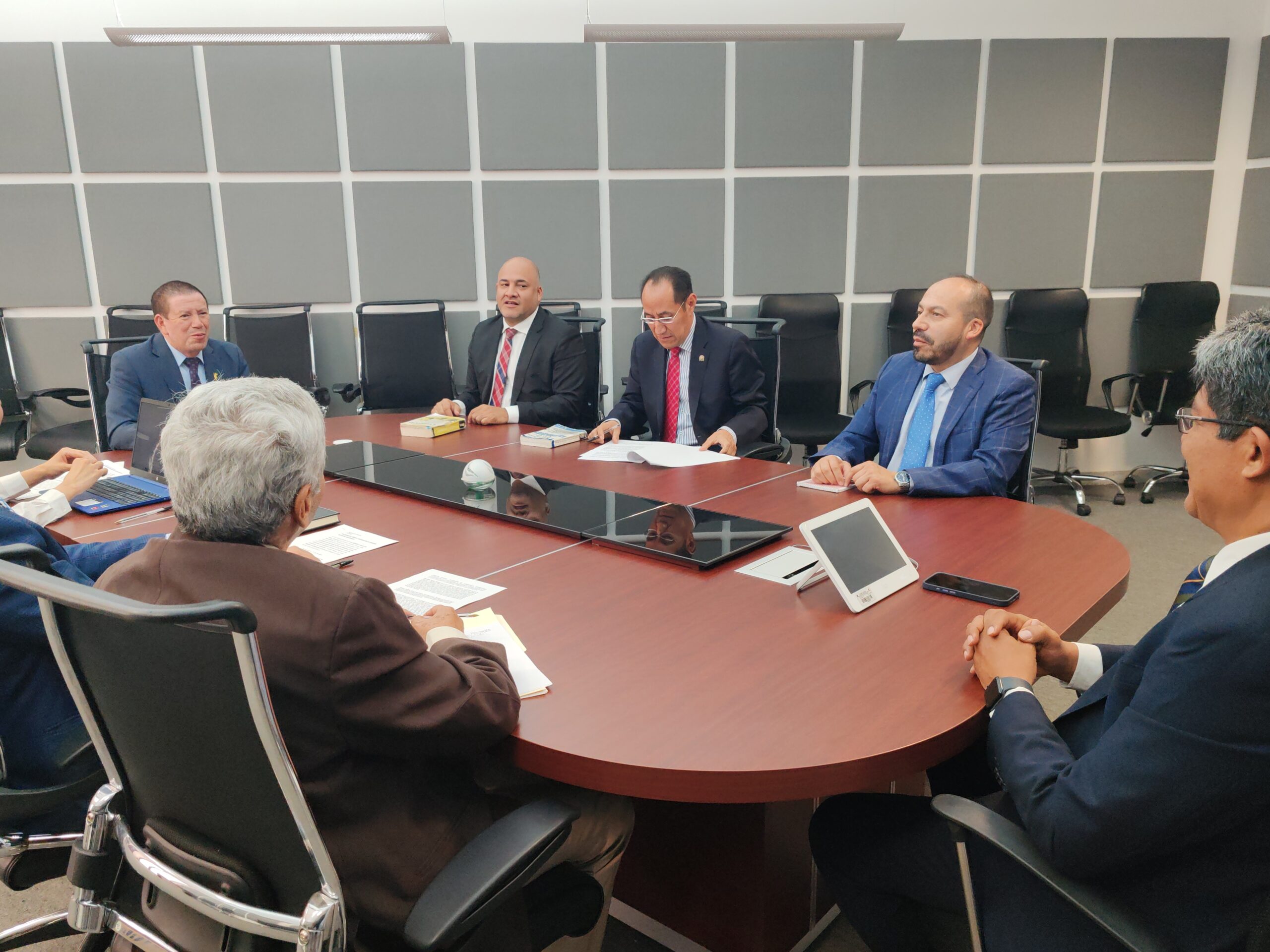 Magistrado Edwin Cruz — Reunión de trabajo